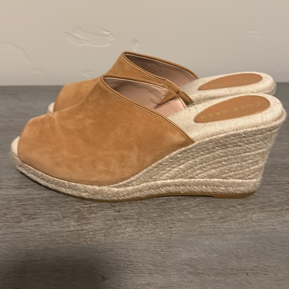 NWOT Cole Haan peek a boo toe tan suede wedges. Size 9 m - Picture 4 of 7